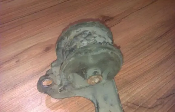 Honda Accord Engine mount bracket