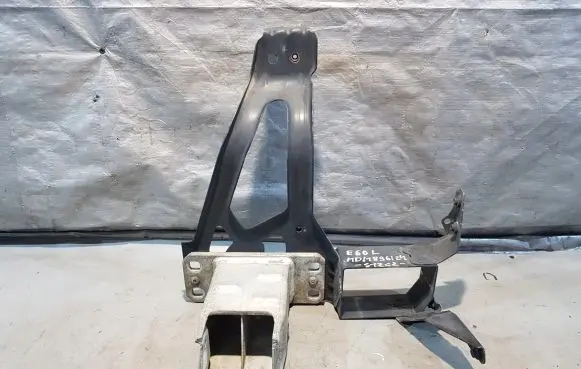 BMW 5 E60 E61 Headlight/headlamp mounting bracket 7033732