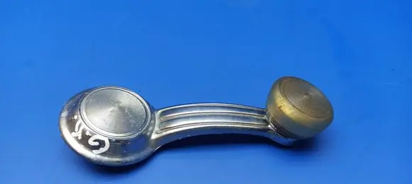 Oldsmobile Omega Front door window winding handle 20037599