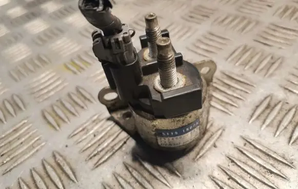 Nissan Juke I F15 Ignition relay 251151KB0A