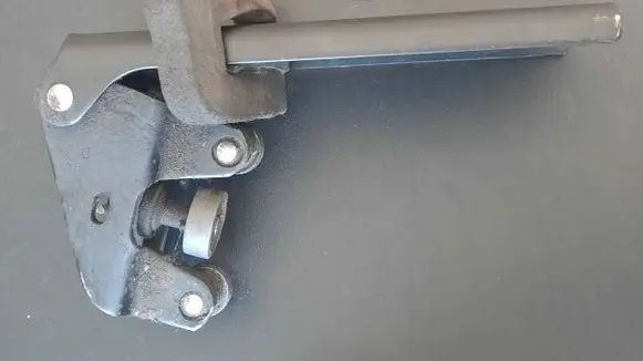 Renault Trafic II (X83) Sliding door middle roller runner 312372E 1213 65715