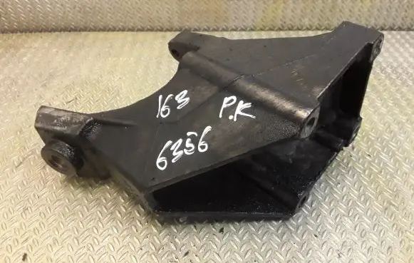 Mercedes-Benz ML W163 Engine mounting bracket 6122230204 A6122230204