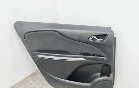 Opel Zafira C Rear door card panel trim 39104821