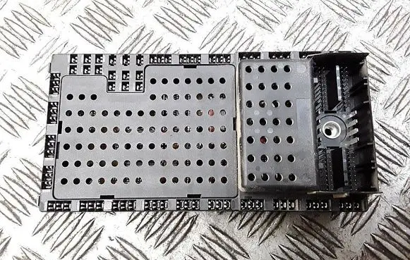 Volvo V70 Engine control unit/module 08696098 08696040