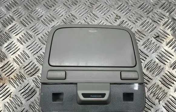 Subaru Outback Front seat light VC12004