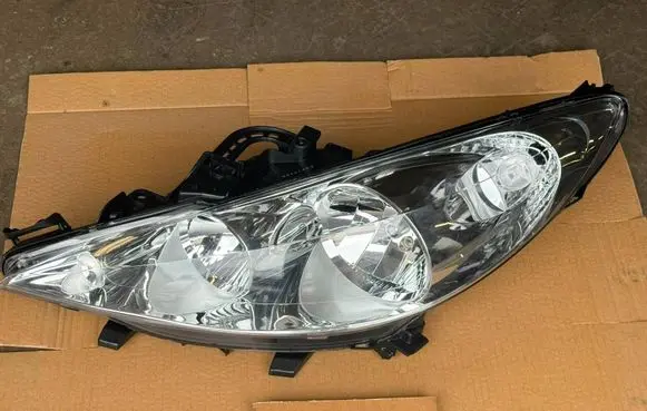 Peugeot 207 Headlight/headlamp 620895