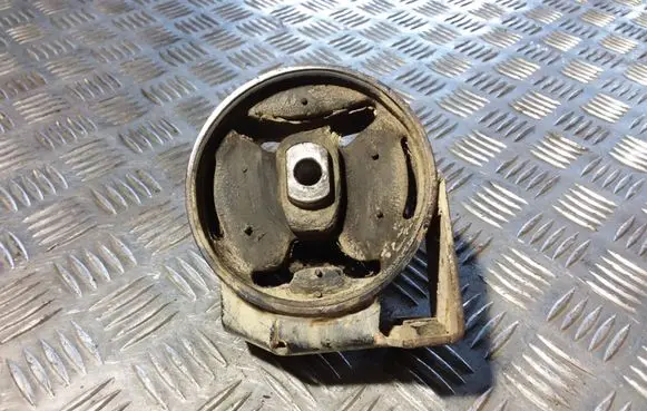 Volkswagen Golf II Engine mount bracket