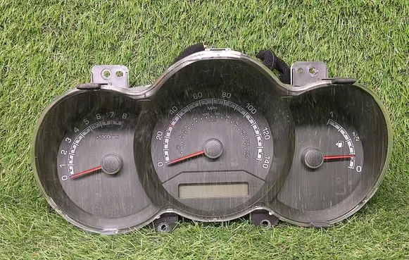 Speedometer (instrument cluster)