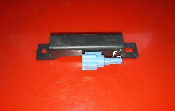Nissan Leaf I (ZE0) Aerial antenna amplifier H120419