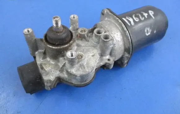 Honda CR-V Front wiper linkage and motor