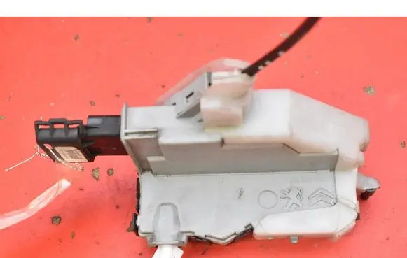 Citroen C5 Rear door lock 732154