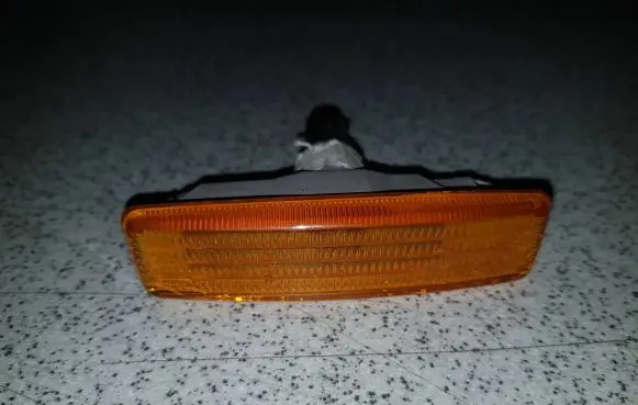 BMW 5 E39 Front fender indicator light 8360589
