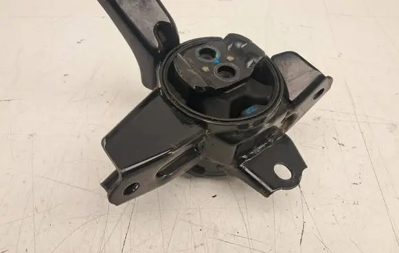 KIA Sportage Engine mount bracket 218352S101