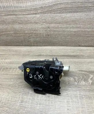 Volkswagen PASSAT B6 Rear door lock 3C4839015A
