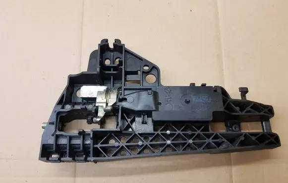 Audi A5 8T 8F Front door coupe exterior handle/bracket 8T0837886B 22211133
