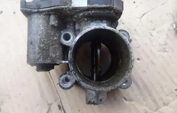 Opel Mokka Throttle body valve 55570009