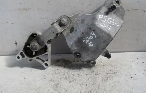 Mercedes-Benz B W246 W242 Engine mounting bracket A2702230002