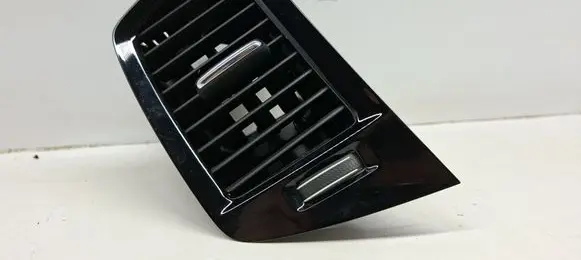 Volvo XC90 Dash center air vent grill 31651282