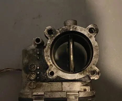 Volvo V70 Throttle valve 8692720