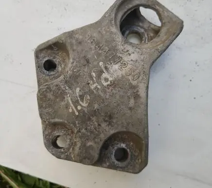 Citroen Xsara Picasso Engine mounting bracket 964477250