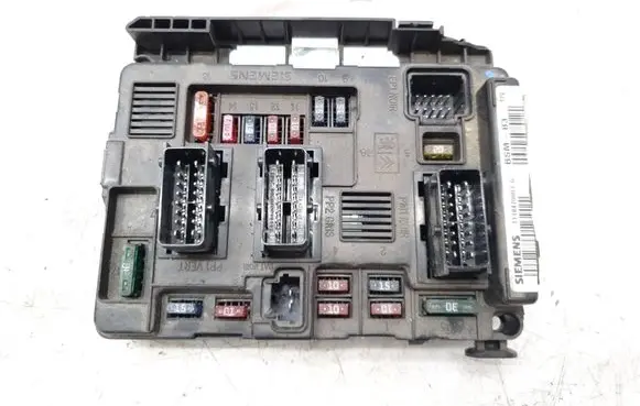 Citroen C3 Pluriel Fuse module 9643498880