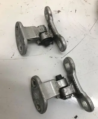 Volvo V50 Rear door lower hinge