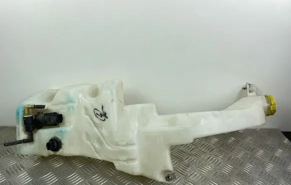 Jeep Cherokee Windshield washer fluid reservoir/tank