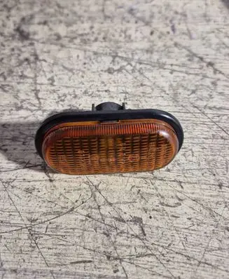 Front fender indicator light