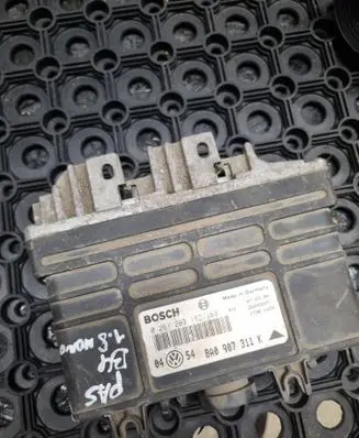 Volkswagen Golf III Engine control unit/module 0261203182 8A0907311K 26SA3007