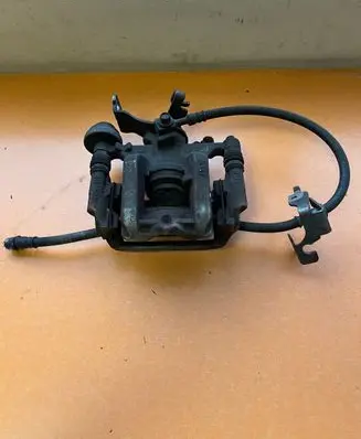 Opel Zafira C Rear brake caliper 13467360
