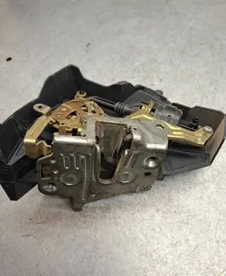 Mercedes-Benz E W210 Rear door lock 2027300535