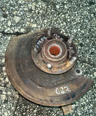Nissan X-Trail T31 Front wheel hub