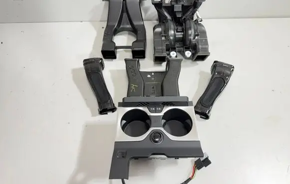 BMW X7 G07 Cup holder 6827173 6827172