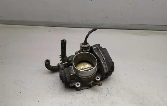 Volkswagen Golf IV Throttle valve 06A133064J