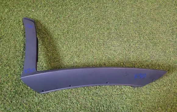 Front bumper splitter molding