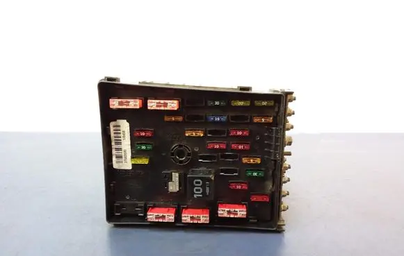 Volkswagen PASSAT B6 Fuse box set 3C0937125