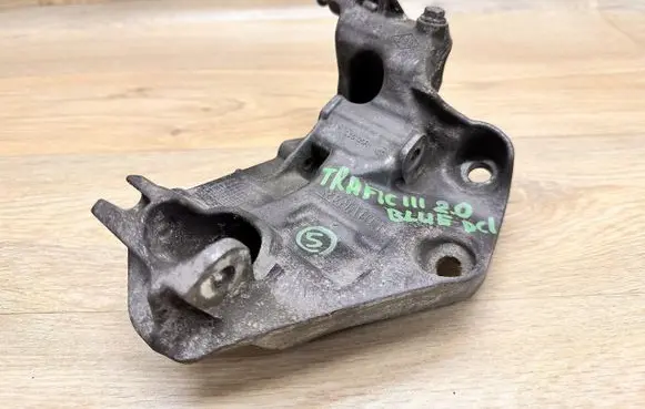 Renault Trafic III (X82) A/C compressor mount bracket 117106505R