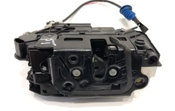 Volkswagen PASSAT CC Rear door lock 5N0839016G