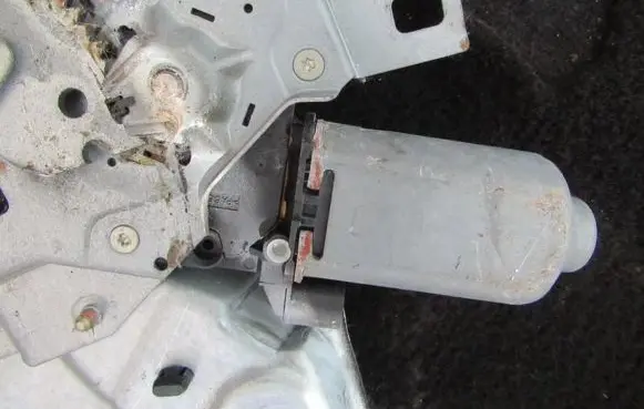 Renault Laguna I Front door window regulator motor 400370A