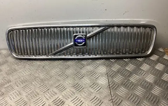 Volvo V50 Front bumper upper radiator grill 08678556