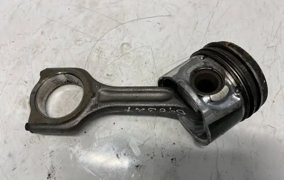 Citroen C4 I Piston with connecting rod