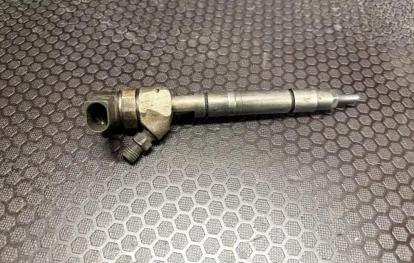 Mercedes-Benz Sprinter W901 W902 W903 W904 Fuel injector a6110701687