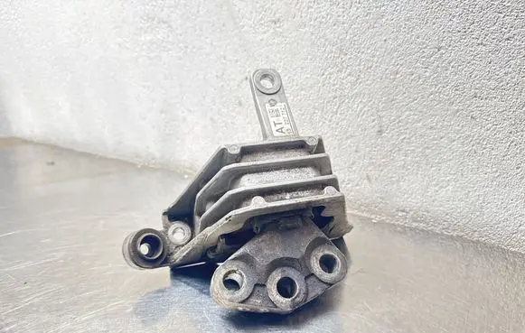Opel Insignia A Engine mount bracket 13227712