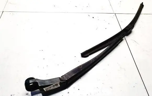 Front wiper blade arm