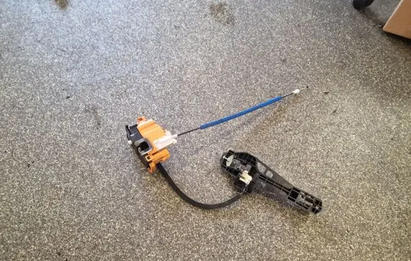 Fiat 500L Rear door lock