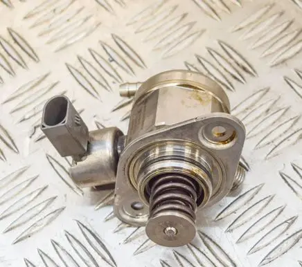 Audi A4 S4 B9 8W Fuel injection high pressure pump