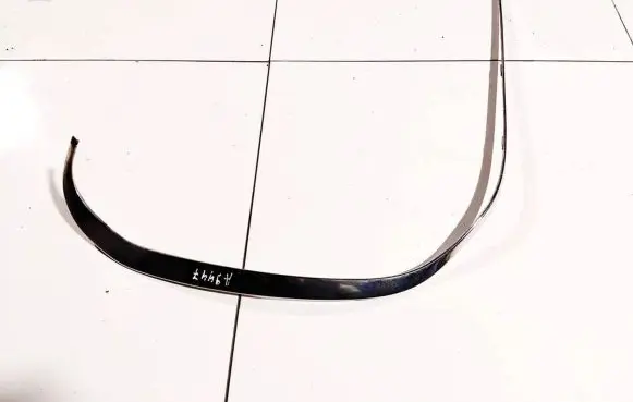 Volvo XC90 Front door glass trim molding 