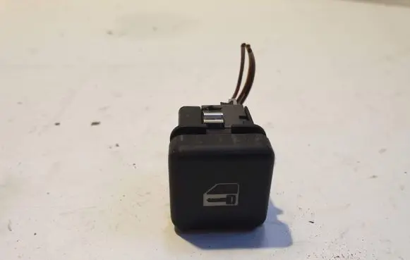 BMW 5 E39 Central locking switch button 8360828