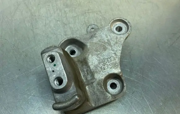 Opel Grandland X Engine mounting bracket 17357R01 326F27 26015