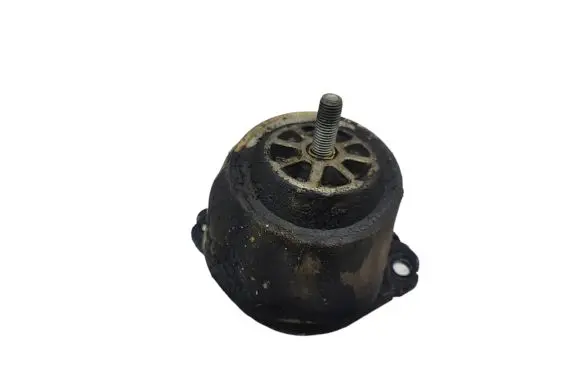 Volkswagen Touareg I Engine mount bracket 7L6199131C